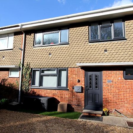 Crown Meadow - 4 Bedroom House - Heathrow - Excellentstays Colnbrook Екстериор снимка