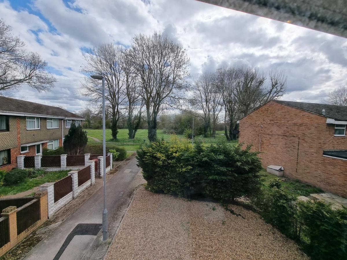 Crown Meadow - 4 Bedroom House - Heathrow - Excellentstays Colnbrook Екстериор снимка